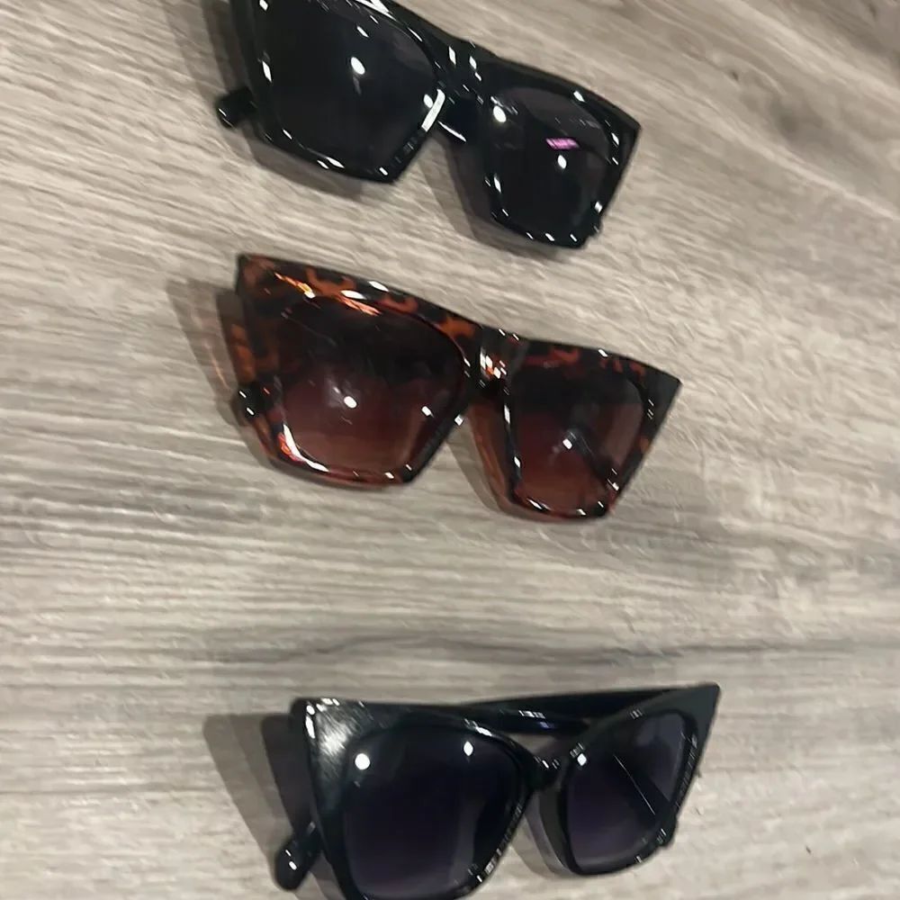Sunglasses 🕶 3 bundle - Picture 3 of 4